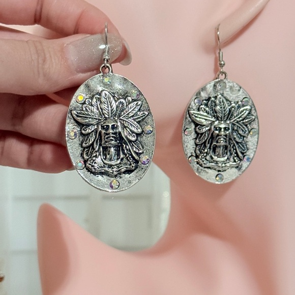 ⚜️ Silver Tribal Design Earrings - Picture 8 of 10